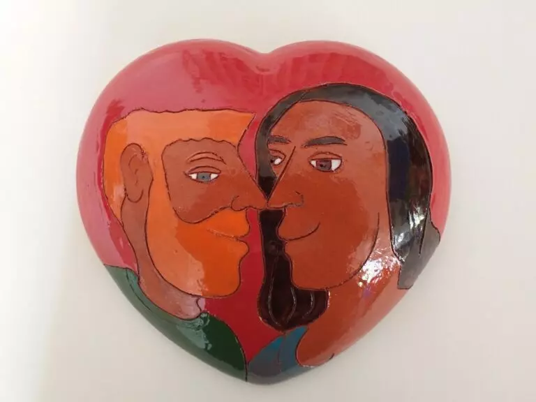Heart plaque with two figures 768x576